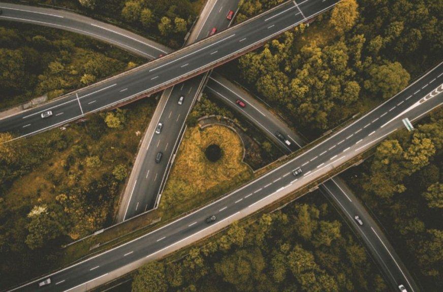 Logistyka w e-commerce. Dokąd zmierzają kurierzy, poczta i paczkomaty data aktualizacji: 2018.09.