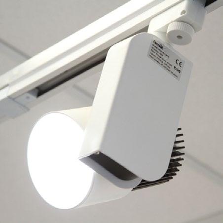stand (OCTANORM) Kolor: czarny Color: black HALOGEN LISTWA 2 M (4 PUNKTY ŚWIETLNE) Celling track 2 m (4