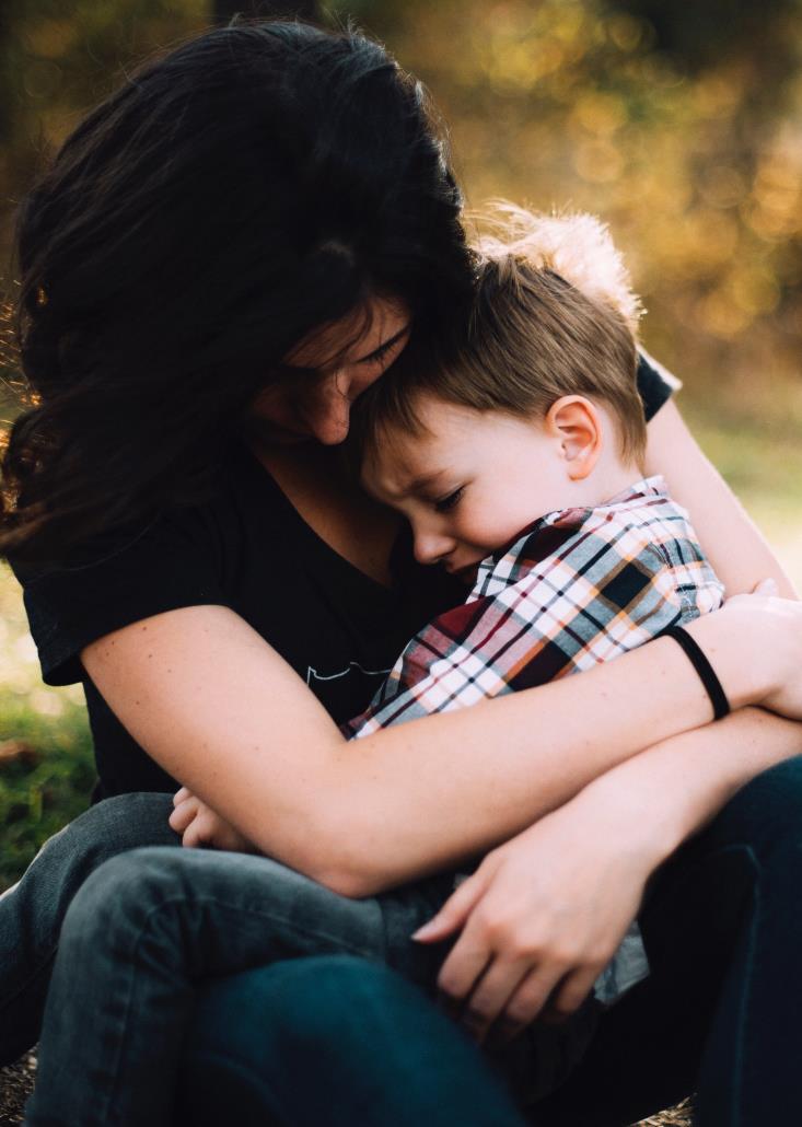 Czy dorośli powinni pomagać dzieciom w radzeniu sobie z trudnymi emocjami? Co możemy zaproponować dziecku?