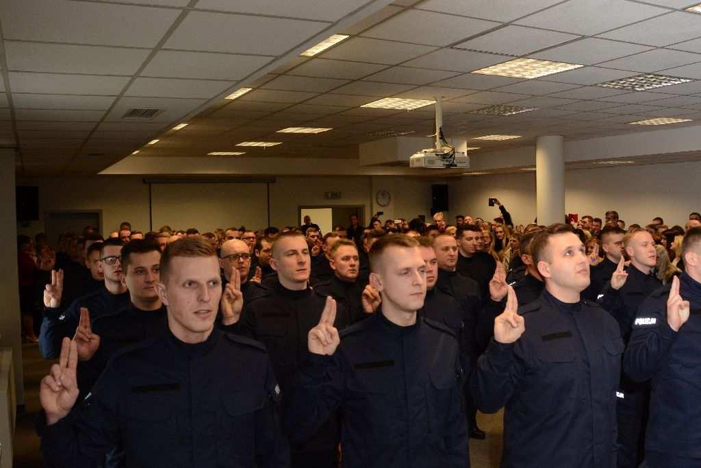 Po tym czasie, w ramach adaptacji zawodowej, pełnić będą służby patrolowe, w