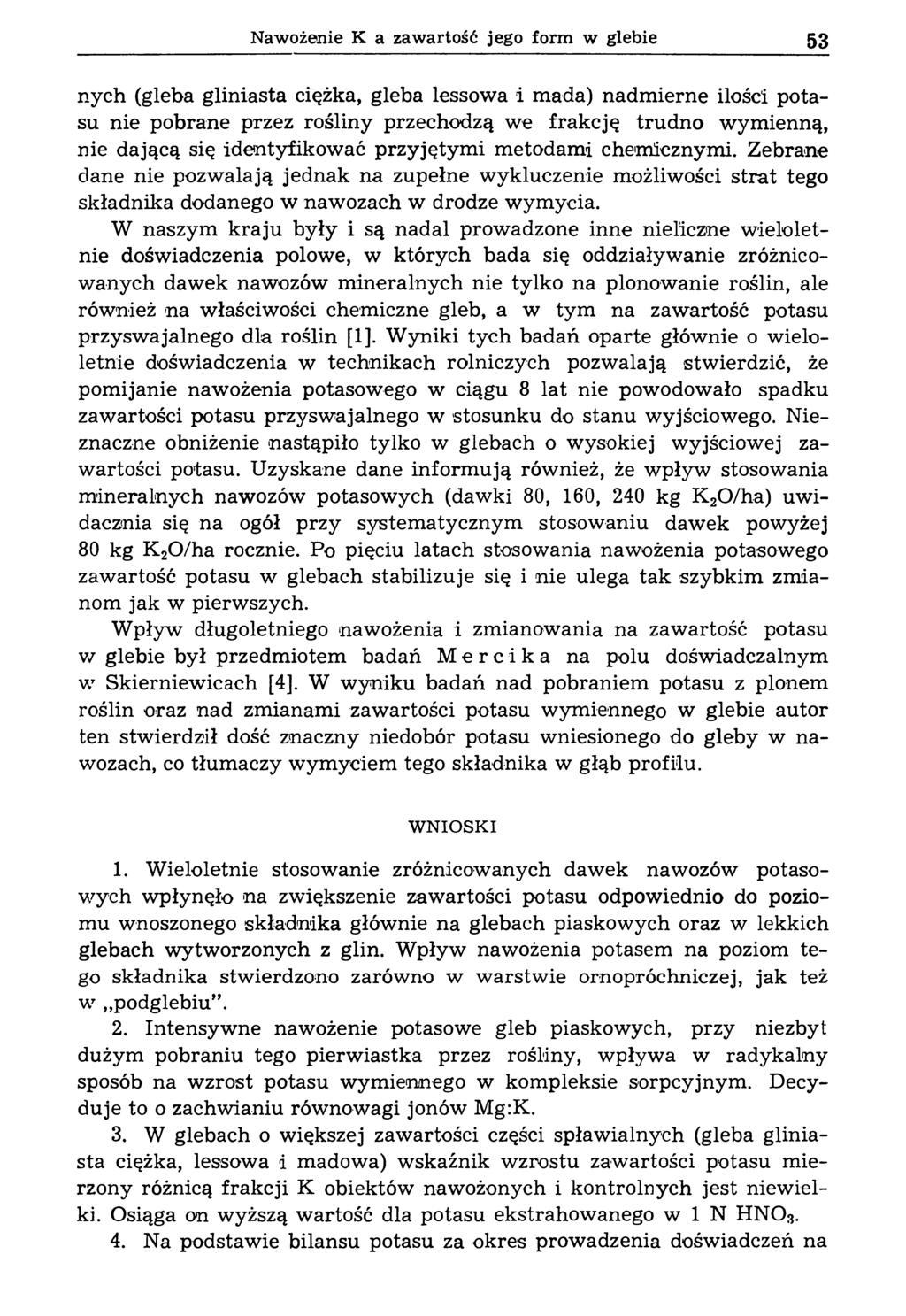 Nawożenie К a zawartość jego form w glebie 53 nych (gleba gliniasta ciężka, gleba lessowa i mada) nadm ierne ilości potasu nie pobrane przez rośliny przechodzą we frakcję trudno wymienną, nie dającą