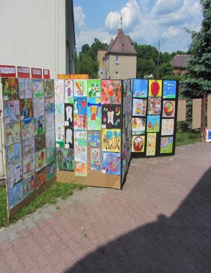 W konkursie wzięło udział 46 przedszkoli z całej Polski.Nadesłano 152 prace.