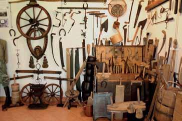 Okolice Jodłówki Tuchowskiej Izba muzealna dumny ze swojej kolekcji, chętnie opowiada historie i anegdotki związane z odnajdywaniem większości artefaktów. Paryja.