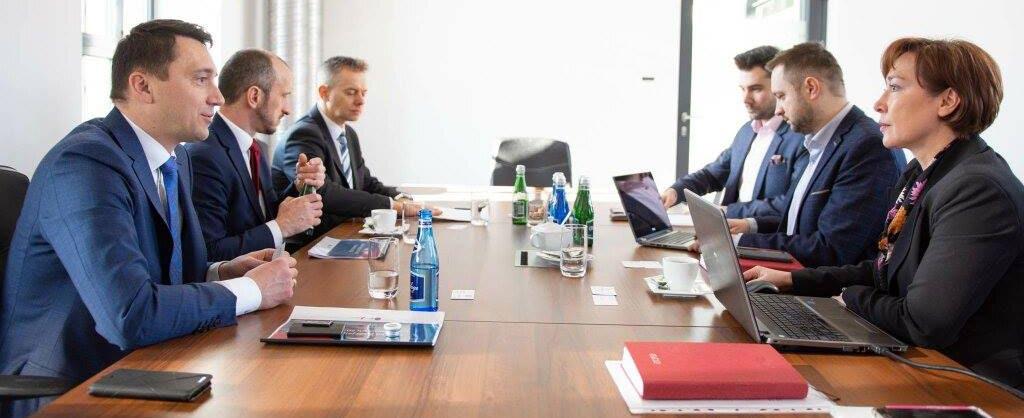 Gościliśmy samorządowców z powiatu legionowskiego Spotkanie miało na celu przedstawienie samorządowcom nowych zasad wspierania inwestycji oraz zapoznanie się z ofertą terenów przeznaczonych pod