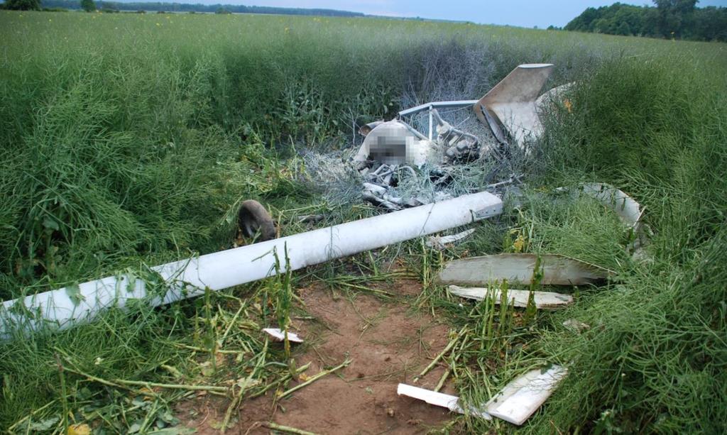 Z relacji świadka wypadku, który obserwował lot wiatrakowca do momentu jego zderzenia się z ziemią wynika, że statek powietrzny nadleciał z kierunku Brzegu Dolnego.