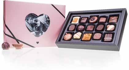 1413 LOVE & CUPCAKE 4 Wymiar opakowania: 105 105 40 mm Masa ne o: 75 g Cena ne o: 23,33 zł Cena bru o: 28,70 zł Cztery słodkie pralinki o uroczym wyglądzie amerykańskich babeczek w romantycznym