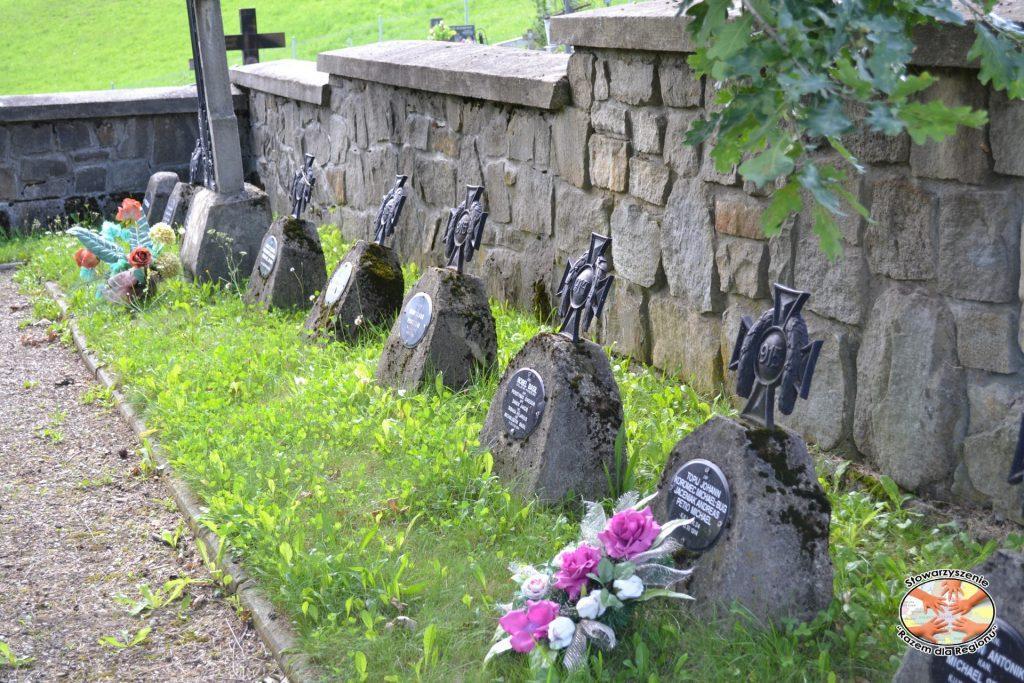 Cmentarz wojenny nr 358 w Laskowej Po wspięciu się na niewielkie