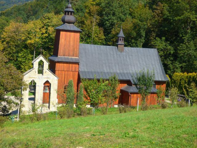 Przystanek 13 To zabytkowy kościół pw. św. Katarzyny w Kamionce Małej (w sąsiedztwie szkoły).