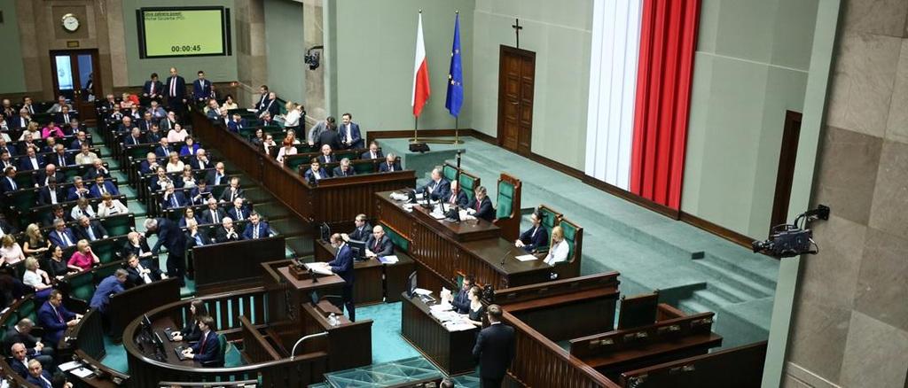 Art. 226 Konstytucji 1. Rada Ministrów w ciągu 5 miesięcy od zakończenia roku budżetowego przedkłada Sejmowi sprawozdanie z wykonania ustawy budżetowej wraz z informacją o stanie zadłużenia państwa.