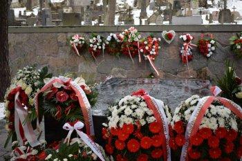 Jarosław Szarek złożył kwiaty na grobie matki Józefa