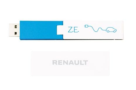 77 11 940 375 Pamięć USB 16 GB Z ABS Pojemność: 16 GB Oznakowanie: logo i piktogram Z.E. Wymiary: 6 x 1,7 cm. Dostarczana w pojedynczym, kartonowym pudełku Renault.