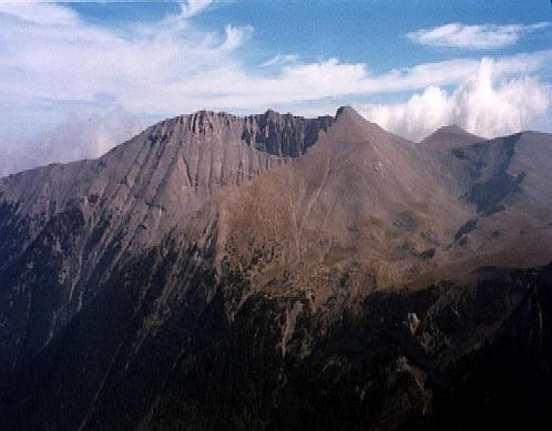 GÓRA OLIMBOS Najwyższy szczyt pasma górskiego Troodos w środkowo-zachodniej
