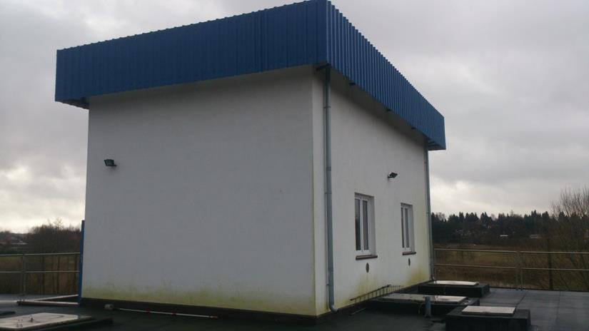 4. Stacja wstępnego oczyszczania ścieków: 1) Budynek murowany, posadowiony na wyniesionym reaktorze SBR, jednospadowy (nad komorą retencji KR), 2) Sitopiaskownik (zlokalizowany w budynku) poziomy