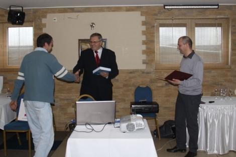Początek przybyłych gratulacyjne Gości dla jlepszych uroczyście przedstaił kontrahentó otorzył prezentację Prezes Oddziału nt. 25 za lat dr yniki inż. działalności Bolesła sprzedaży.. Gaziński.