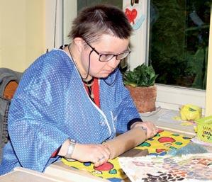 Pracownia ceramiczna Wykonywanie wyrobów ceramicznych przez osoby niepełnosprawne pozwala nie tylko na przygotowanie do zawodu, ale na kształtowanie wyobraźni, poprawę