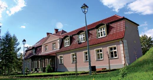 W pracowniach uczą się także systematyczności, porządku, planowania czyli tego wszystkiego co może być pomocne na otwartym rynku pracy.