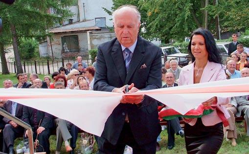 Od początku, aż do końca swojego życia ks. parałat Wojciech Kruk, kierował Radą Fundacji Misericordia. Inicjował i wspierał utworzenie CRON.