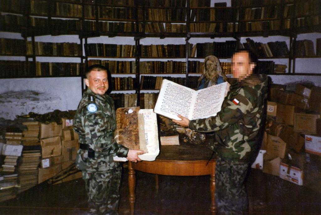 24 września 1996 r. na sesji ONZ prezydent RP zgłosił gotowość skierowania żołnierzy GROM do zadań realizowanych przez ONZ. 8 listopada 1996 r.