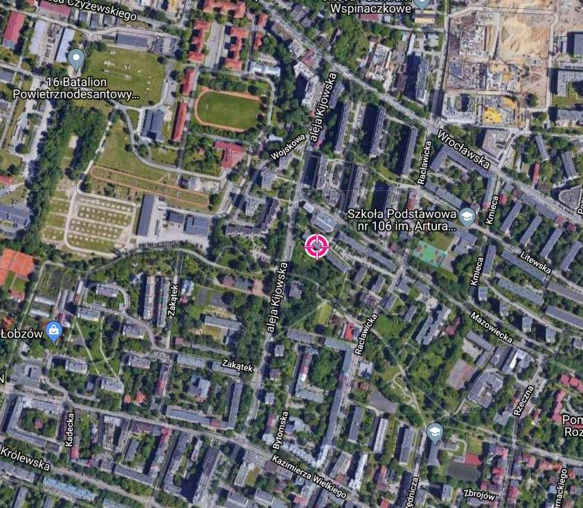 pobliżu ulicy Królewskiej, Wrocławskiej al. Kijowskiej oraz al. Trzech Wieszczów dających znakomite możliwości komunikacyjne we wszystkich kierunkach.
