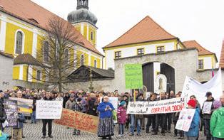 PEN solidarizuje so ze Serbami Darmstadt. Składnostnje Mjezynarodneho dnja maćeršćiny 21.