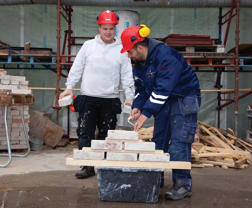 Kształcenie w miejscu pracy Kształcenie w miejscu pracy (Arbetsplatsförlagt lärande, APL) oznacza, że uczniowie uczą się w miejscu pracy, poza szkołą.