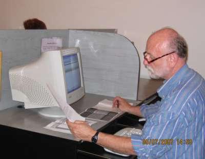 KURSY KOMPUTEROWE DLA SENIORÓW Rodzaje kursów: Podstawy obsługi komputera Podstawy Internetu Internet dla zaawansowanych Prowadzący: