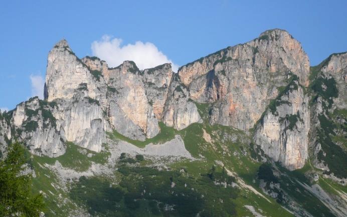 Atutem tego rejonu jest kolejka górska, która wwiezie