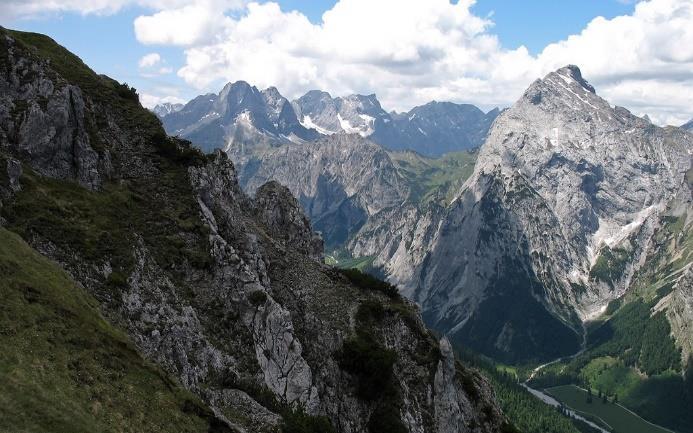 turniami skalnymi.