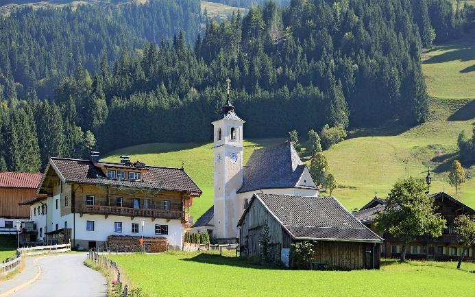 KARWENDELE ACHENSEE I Achensee (917) Koglalm (1286) Saeebergspitze (2085) Pertisau (950) Długość trasy 12 km, czas przejścia około 6,5 godziny