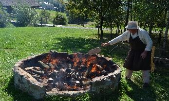 W przypadku skorzystania z jednego rodzaju warsztatu dla grupy, kolejny warsztat lub osadowa gra terenowa lub harce i psoty dla tej samej grupy w cenie 10,00 zł/ os.