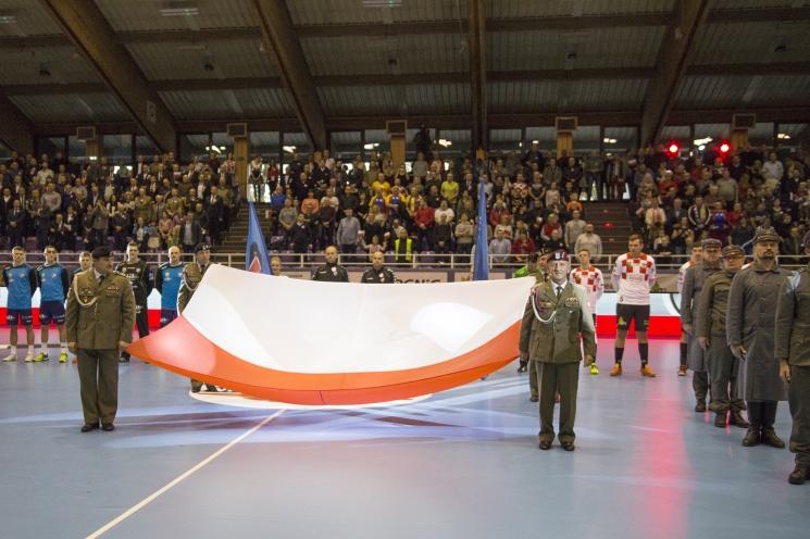 Spotkaniu towarzyszy³a znakomita oprawa historyczna z udzia³em grup rekonstrukcyjnych - przed rozpoczêciem meczu oraz pokazy na zewn¹trz hali.