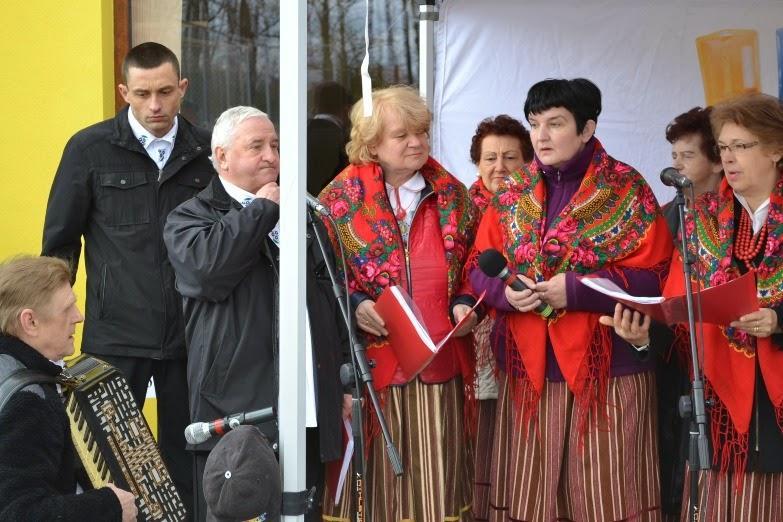Sklep jest marketem Grupy PSB - Mrówka, a jego właścicielem jest p. Tomasz Gajewski, który, na rozpoczęcie swojej działalności wspólnie z przedstawicielami PSB, przeciął tego dnia symboliczną wstęgę.