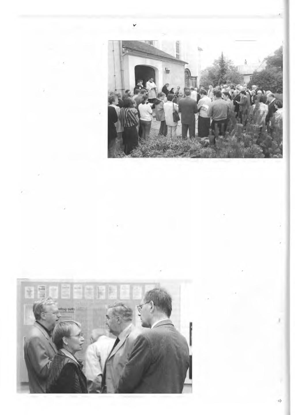 4 nowember 2003 Pomhaj Boh Swjedźenske dny 27'5-letnehojubileja serbskeje biblije Ze z h ro m a d n ym k ĕ rlu šom p řed B u k e čanskej cyrkw ju z a h a ji so njedźelu p o p o łd n ju nutrnosć,