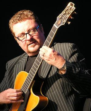 ponownie Martin Taylor, gitarzysta, który łączy