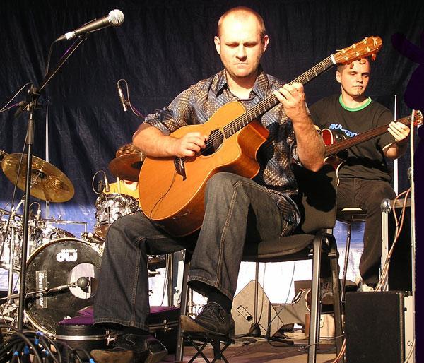 Wrocławski Summer Guitar to nie był tradycyjny jak to zwykle bywa przegląd, w którym na scenie gwiazda prezentuje się tylko raz i tylko ze swoim zespołem.