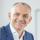 Akcjonariat i władze spółki Zarząd Pozostali akcjonariusze 34,04% MP Inwestors S.à r.l.* 37.