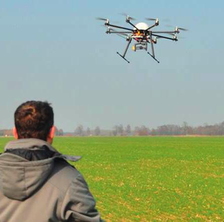Do głównych usług, które przy użyciu dronów planuje świadczyć Wielkopolski Ośrodek Doradztwa Rolniczego w Poznaniu, należą: szacowanie szkód uzyskanie informacji o stanie uprawy po wystąpieniu np.