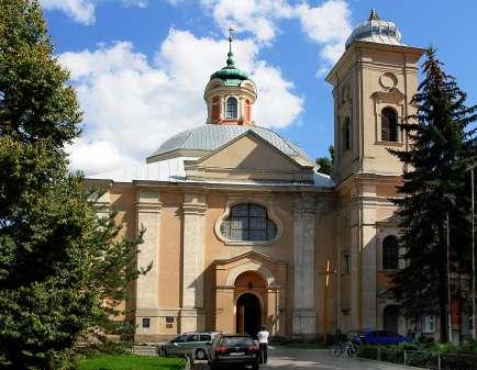 się w połowie XIII wieku, gdy książęcy bracia Przemysł I i Bolesław Pobożny ufundowali klasztor cysterek, które sprowadzono z Trzebnicy.