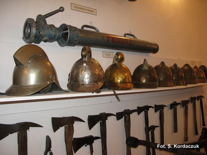 DĄBROWA W 2017 roku w Muzeum Ziemiaństwa w Dąbrowie była prezentowana bez zmian jedna ekspozycja stała przedstawiająca zabytkowe wnętrza dworskie z przełomu XIX i XX wieku.