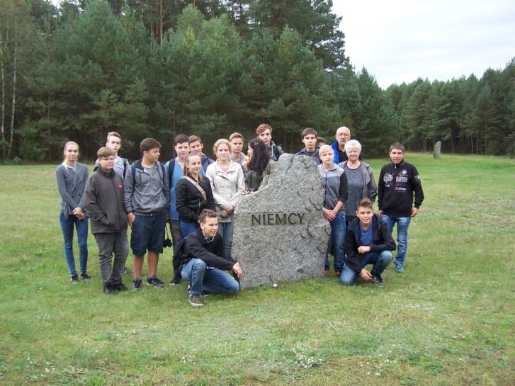 Na miejscu uczestnicy wyprawy mieli możliwość obejrzenia eksponatów znajdujących się w muzeum, a także zapoznania się z historią powstania i funkcjonowaniem Obozu Pracy i Obozu Zagłady w Treblince.