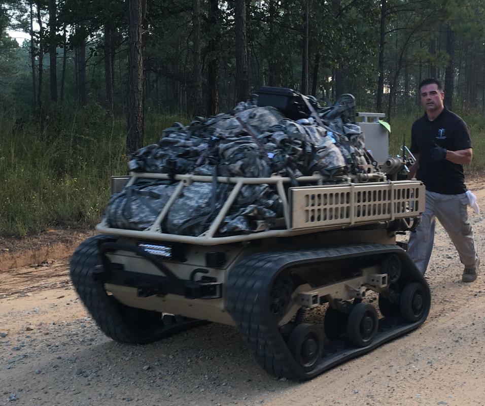 RS2-H1 Fot. Howe and Howe Technologies Może przewozić do 454 kg ładunku i holować przyczepkę o takiej samej masie.