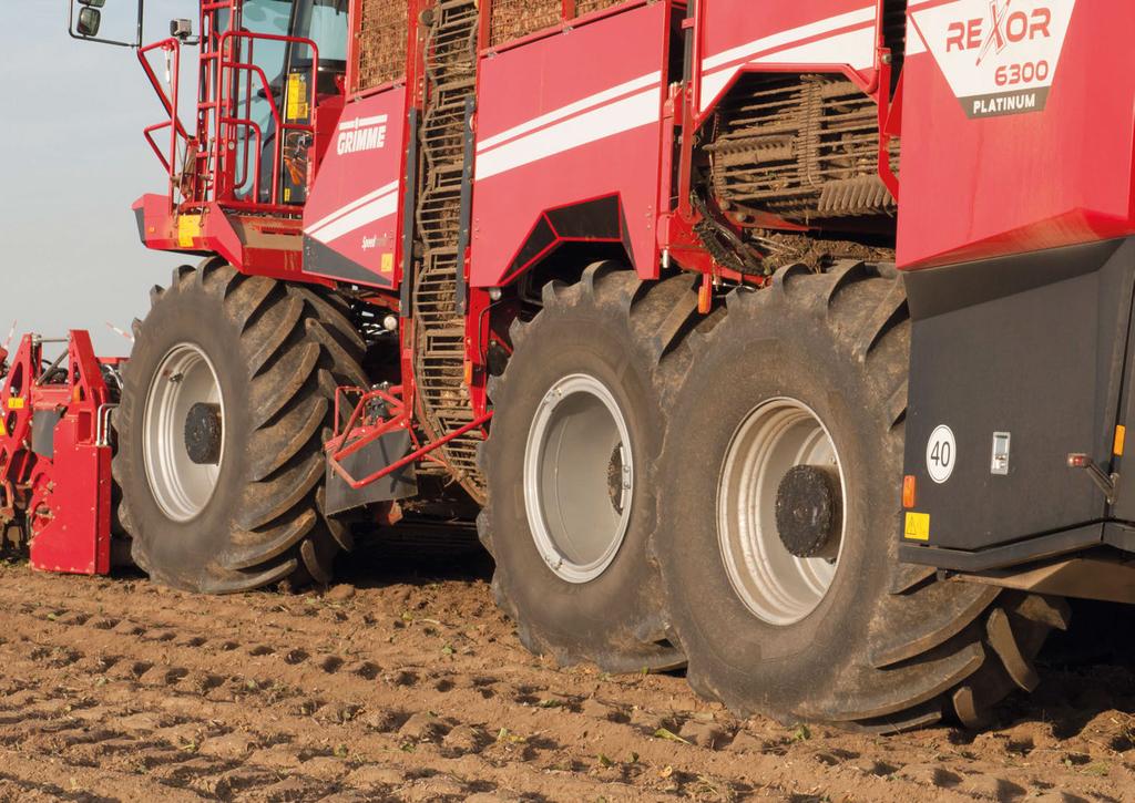Układ jezdny - zwrotny i chroniący glebę Pomimo różnych gabarytów obydwu modeli REXORA Platinum 6200 i 6300, łączy je koncepcja ramy głównej i koncepcja jazdy, a także wysoka zwrotność, stateczność