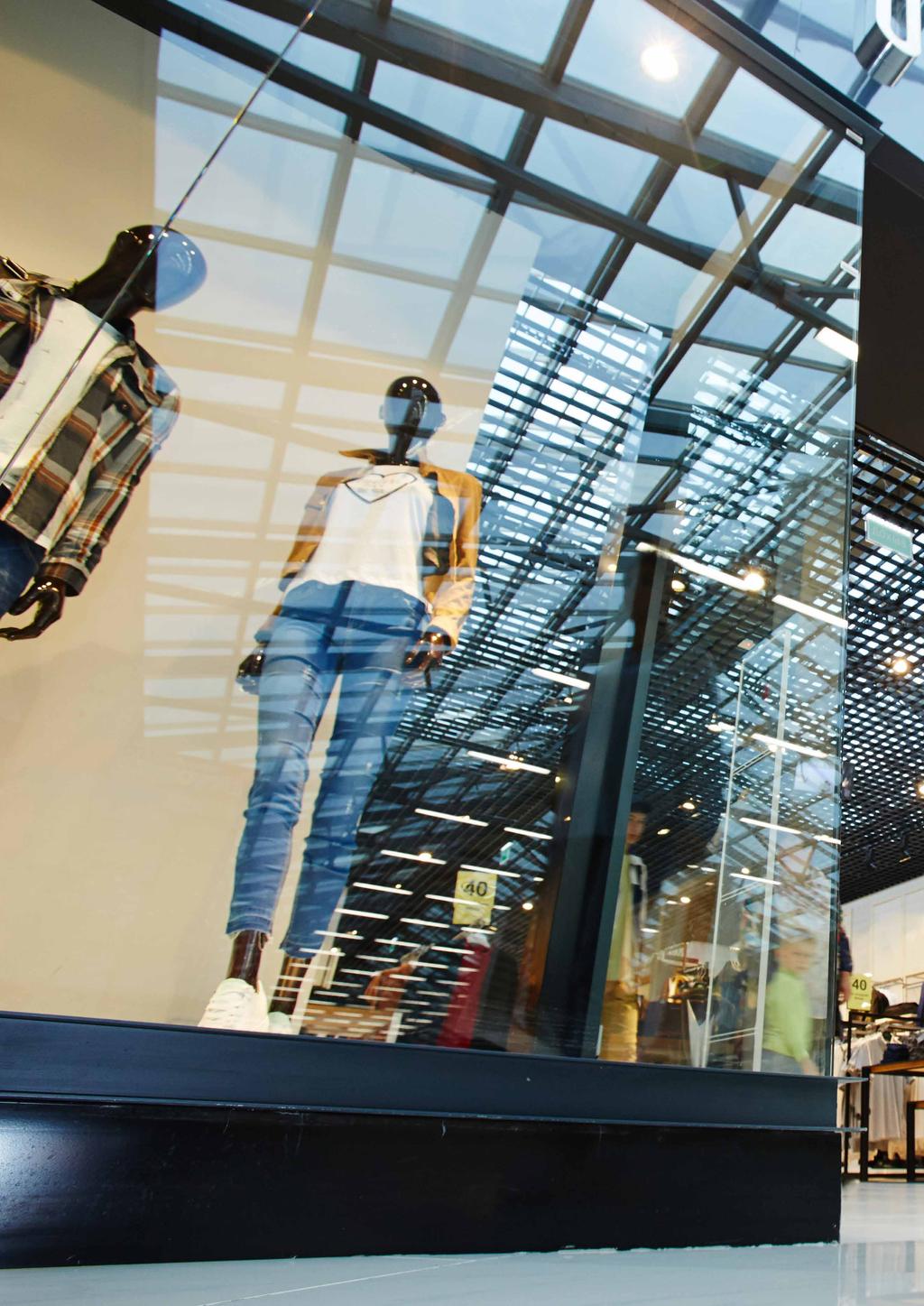 Raport przygotowany przez zespół Badań Rynkowych i Doradztwa Cresa Polska. Autor: Kontakt: Magdalena Sadal Head of Retail Research & Advisory +48 56 188 279 magda.sadal@cresa.