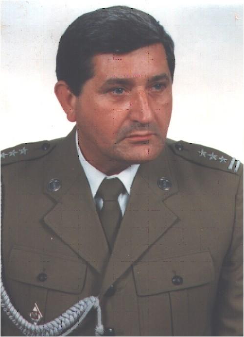 płk Stanisław Manek, urodził się w dniu 4 maja 1945 r. we Lwowie. Syn Jana i Eufemii. Z dniem 28 września 1963 roku rozpoczął służbę wojskową jako podchorąży w Oficerskiej Szkole Wojsk Inżynieryjnych.