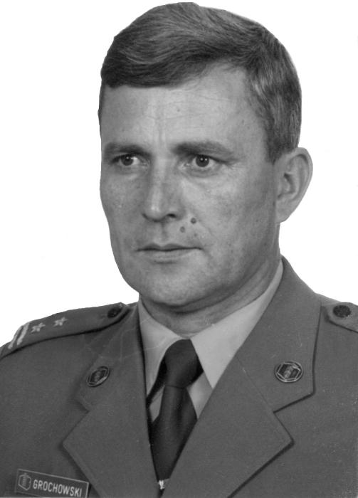 - brązowym, srebrnym i złotym Medalem Siły Zbrojne w Służbie Ojczyzny (1986), - odznaką Straży Granicznej (1993).