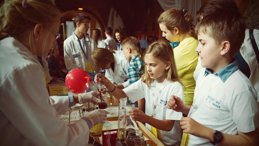 O CENTRUM EDUKACJI OBYWATELSKIEJ Jesteśmy niezależną instytucją edukacyjną i jedną z największych polskich organizacji pozarządowych o statusie organizacji pożytku publicznego (OPP).