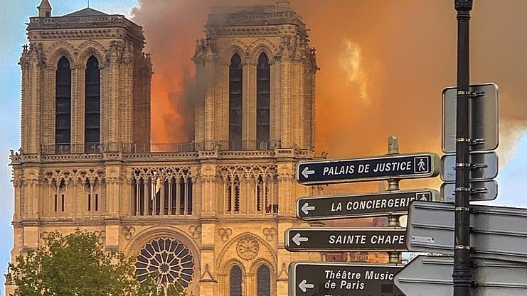 W obliczu pożaru Notre Dame zasady ppoż. dla obiektów zabytkowych W Polsce konkretnych przepisów z zakresu ochrony przeciwpożarowej odnoszących się do obiektów zabytkowych nie ma. Kontroli ppoż.