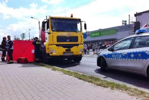Tragiczne potrącenie na Wojska Polskiego Mrągowscy policjanci wyjaśniają okoliczności wypadku, do którego doszło w sobotnie popołudnie w Mrągowie.
