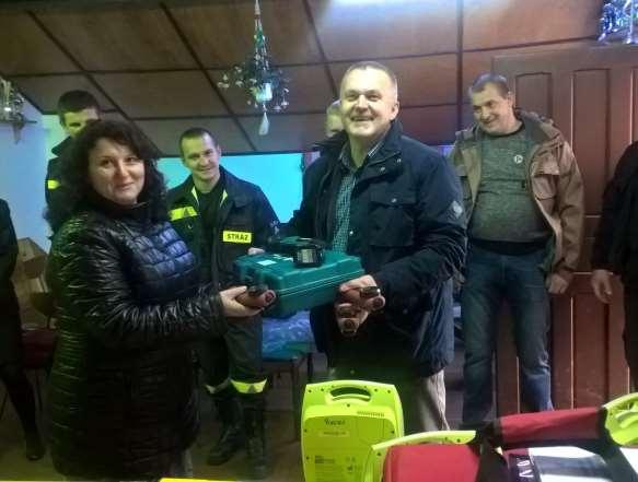 miejskie służby mundurowe, harcerze, kombatanci, mieszkańcy Mrągowa.