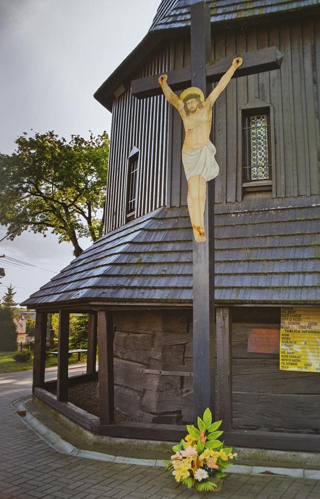 Drewniany Krzyż przy kościele w Łaziskach,